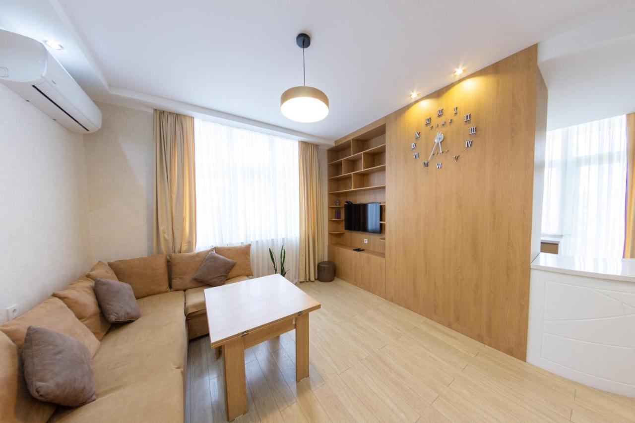 5 Apartment In One Boulding - Near Stadium Batumi Zewnętrze zdjęcie