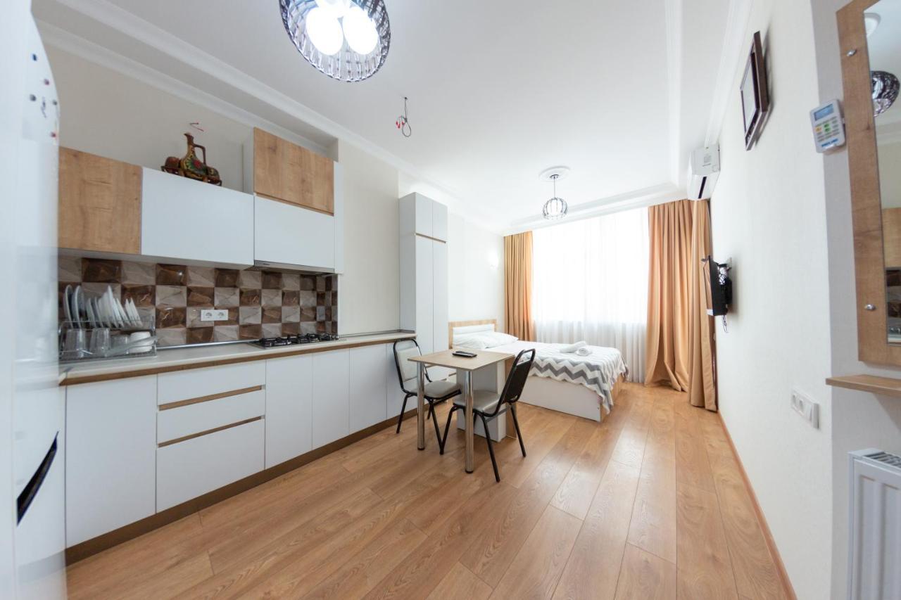 5 Apartment In One Boulding - Near Stadium Batumi Zewnętrze zdjęcie