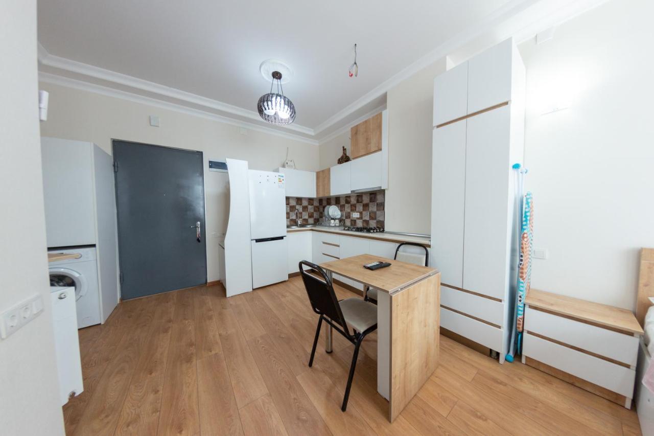 5 Apartment In One Boulding - Near Stadium Batumi Zewnętrze zdjęcie