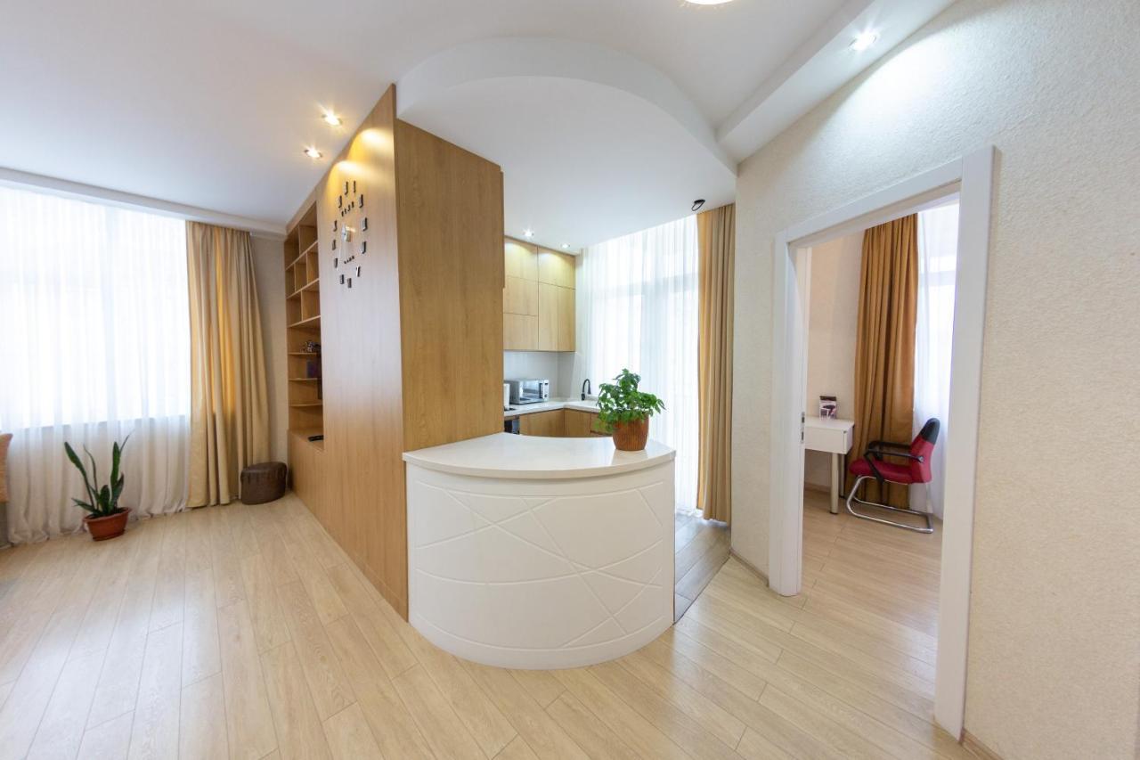 5 Apartment In One Boulding - Near Stadium Batumi Zewnętrze zdjęcie