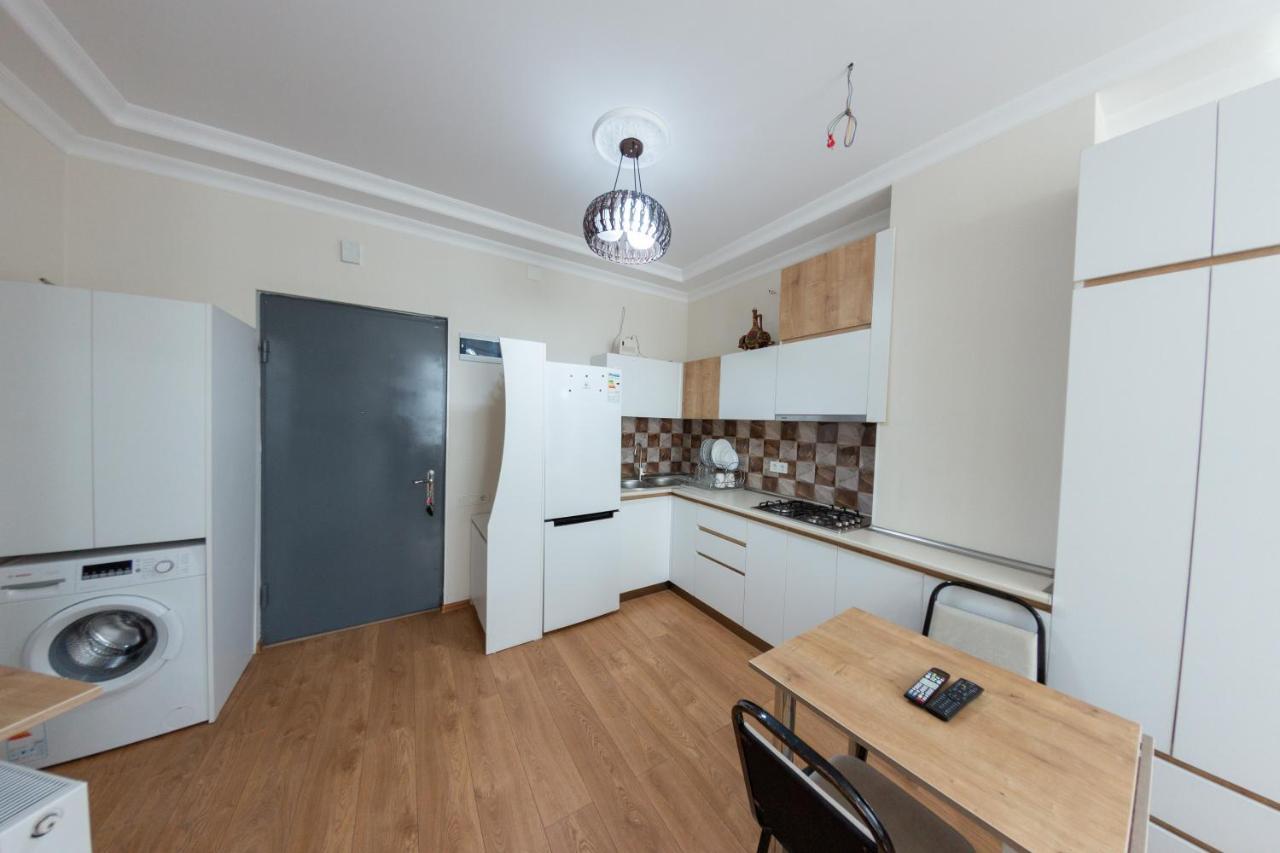 5 Apartment In One Boulding - Near Stadium Batumi Zewnętrze zdjęcie