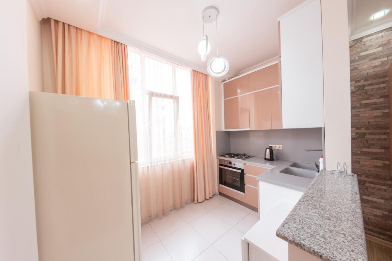 5 Apartment In One Boulding - Near Stadium Batumi Zewnętrze zdjęcie