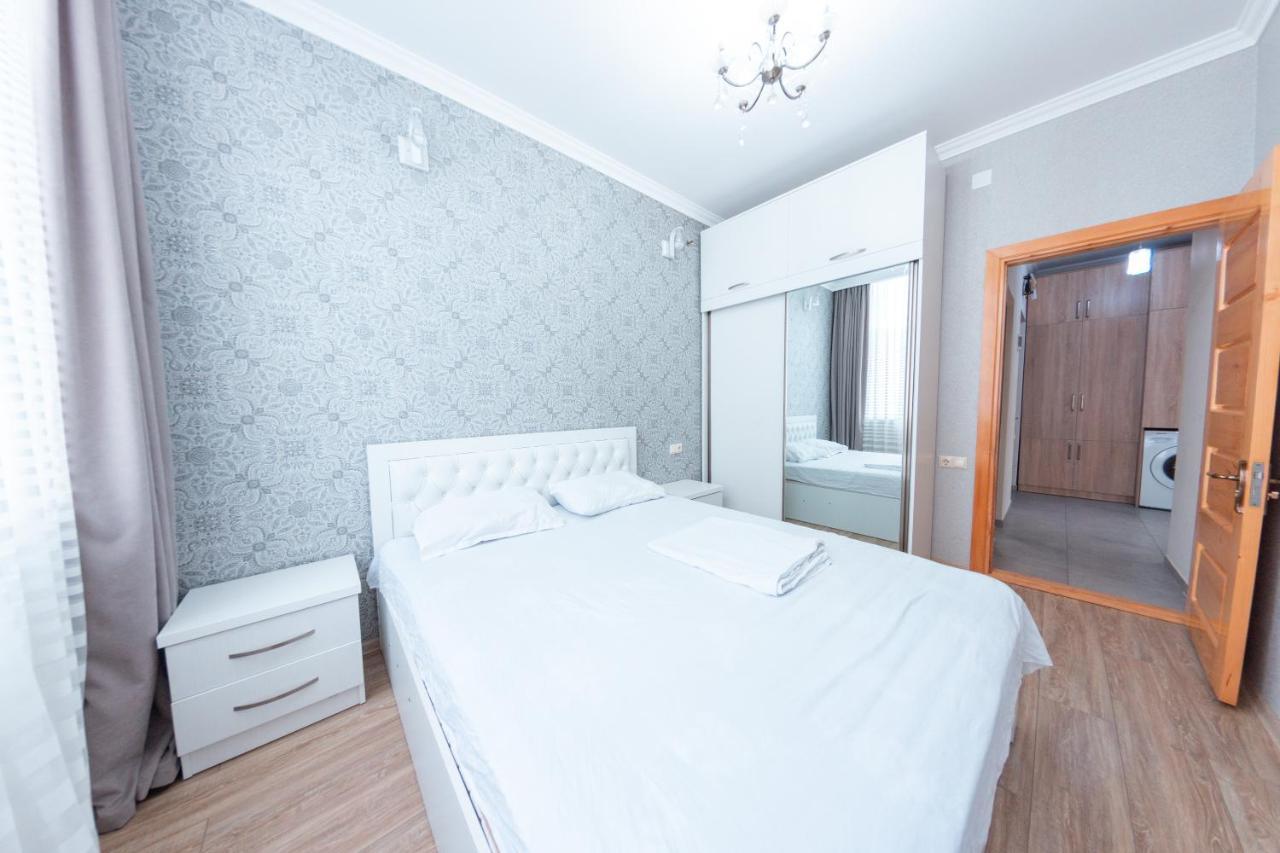 5 Apartment In One Boulding - Near Stadium Batumi Zewnętrze zdjęcie
