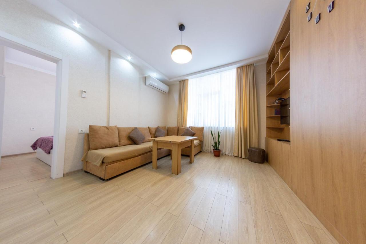 5 Apartment In One Boulding - Near Stadium Batumi Zewnętrze zdjęcie